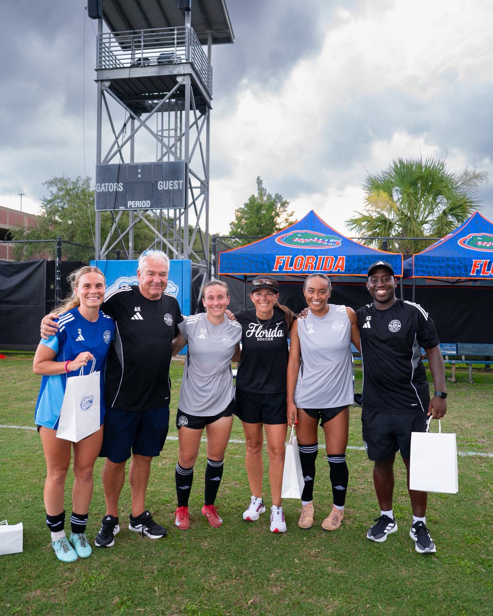 Some familiar faces were back in town 💙

#GoGators