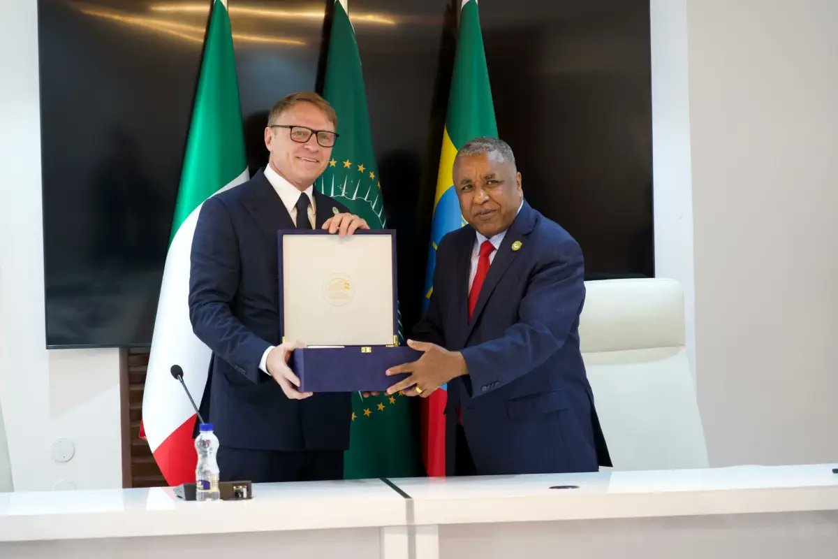Frontier Africa Reports (@frontierafr) on Twitter photo Ethiopia, Italy Sign Agreement to Partner in Agriculture Sector
news.frontierafricareports.com/article/ethiop…
<a href="/BBoason/">Boason Omofaye</a> Ethiopia, Italy Sign Agreement to Partner in Agriculture Sector
news.frontierafricareports.com/article/ethiop…
<a href="/BBoason/">Boason Omofaye</a>