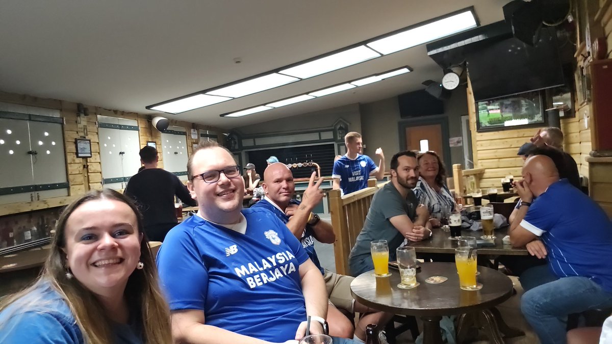 Making a pre match bar our own 💙🍻 <a href="/CardiffCityFCW/">Cardiff City FC Women</a> #CityAsOne #Bluebirds