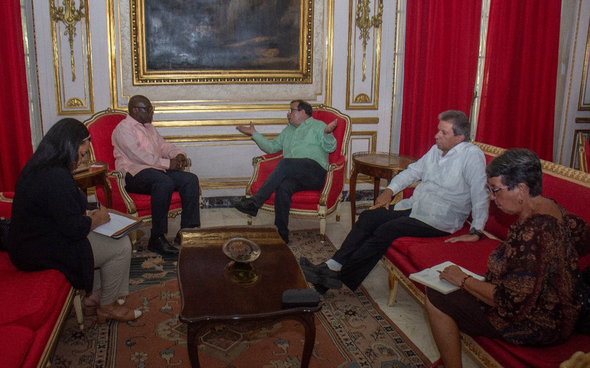 Recibimos al Embajador de Namibia, Sr. Samuel Goagoseb, con quien conversamos sobre proyectos a implementar que fortalecerán los vínculos históricos entre nuestros pueblos hermanos. 
#CubaEstáFirme 
#ICAP65