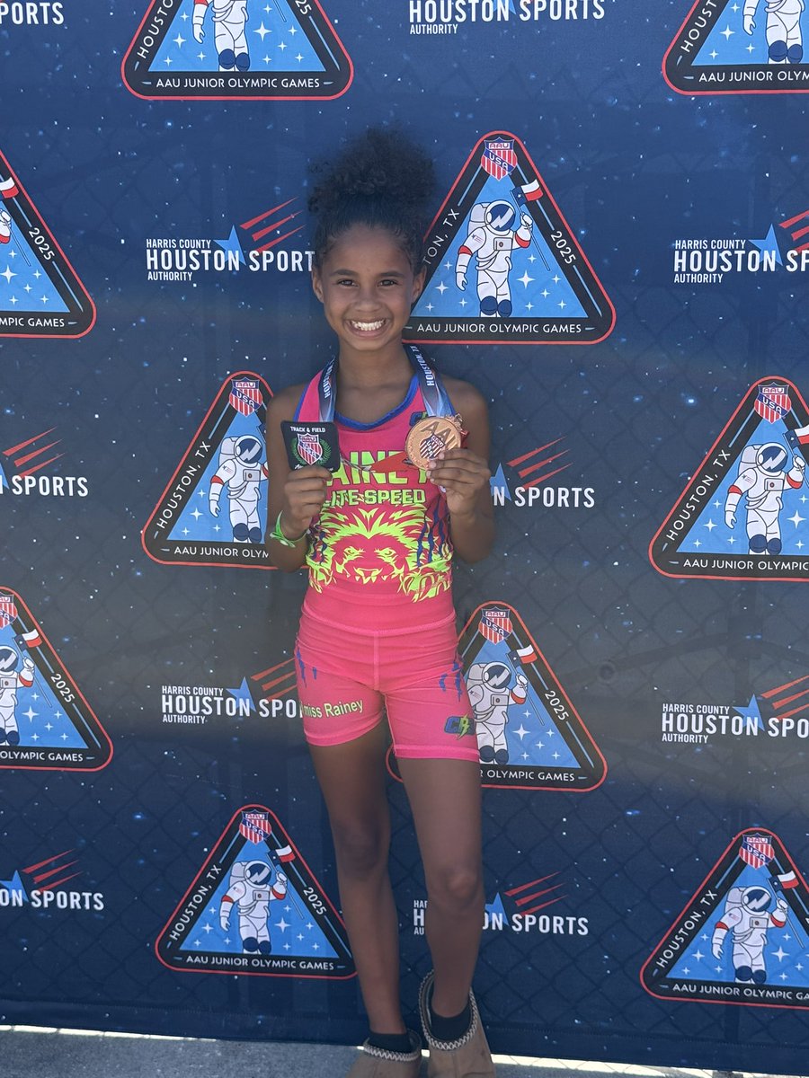 Chris Rainey (@craineyspeed) on Twitter photo Makynli’s long jump didn’t go as planned after two fouls placing her 11th overall.
She came back stronger in High Jump placing 6th and earning Junior Olympics All-American. She finished 16th overall in Triathlon. Proud is an understatement 💙<a href="/GatorsTF/">Gators Track and Field & Cross Country</a> <a href="/AAUTrackNField/">AAU Track & Field</a> #gators Makynli’s long jump didn’t go as planned after two fouls placing her 11th overall.
She came back stronger in High Jump placing 6th and earning Junior Olympics All-American. She finished 16th overall in Triathlon. Proud is an understatement 💙<a href="/GatorsTF/">Gators Track and Field & Cross Country</a> <a href="/AAUTrackNField/">AAU Track & Field</a> #gators