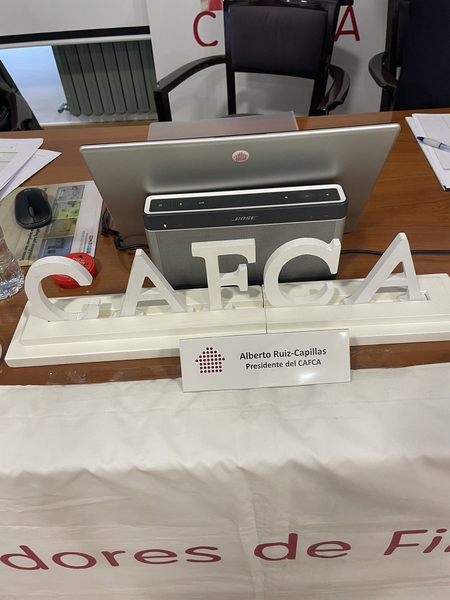 AlbertoRCT's tweet image. Queridos amig@s Muchas gracias por asistir a Asamblea Ordinaria del #CAFCantabria PositivaProductiva lo q nos hace seguir trabajando x el bien común. Hemos dejado atrás problemas y miramos al FUTURO NAMASTE a Lucía la nueva secretaria del Colegio por su ayuda en la organización