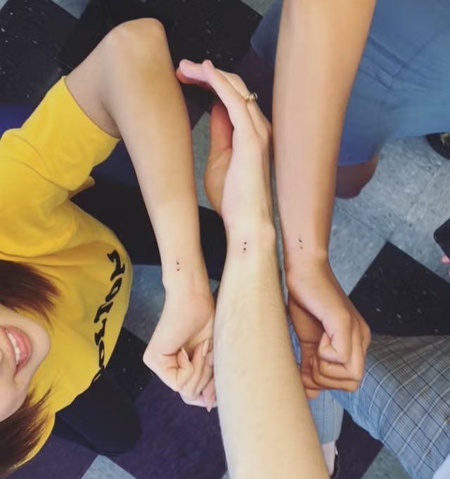 GomezAnalytics's tweet image. Apparently, @SelenaGomez has removed her 13 Reasons Why tattoo done in 2017 with the show’s cast.