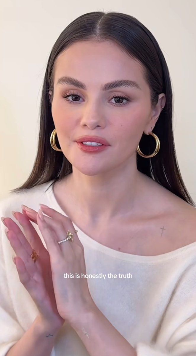 GomezAnalytics's tweet image. Apparently, @SelenaGomez has removed her 13 Reasons Why tattoo done in 2017 with the show’s cast.