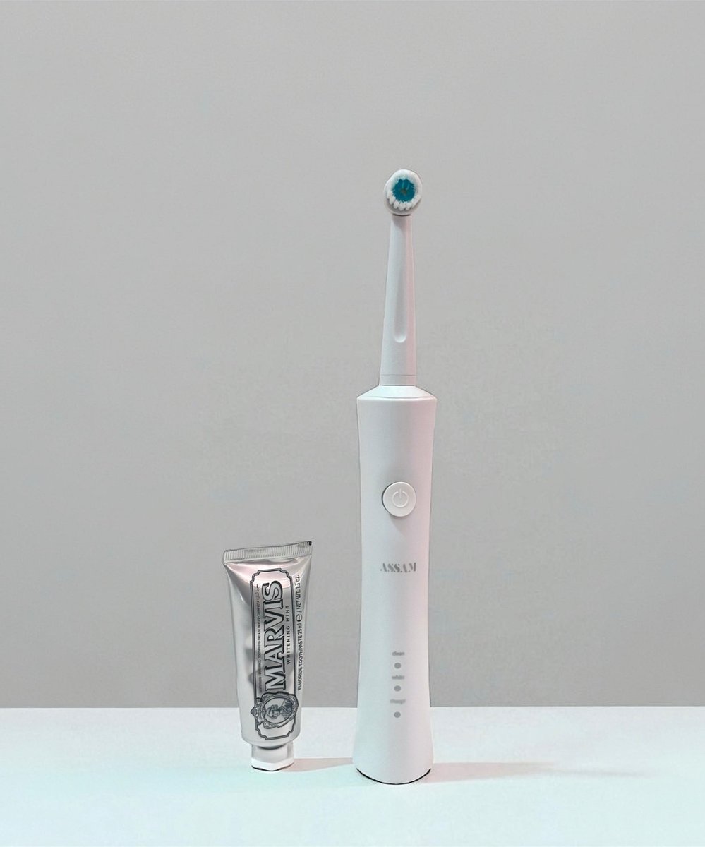 اللي يروح لعيادات الأسنان وهالشيء موجود خسراااااان هالشيئين تغني الكل عن عيادات التبييض والتنظيف تماماً :