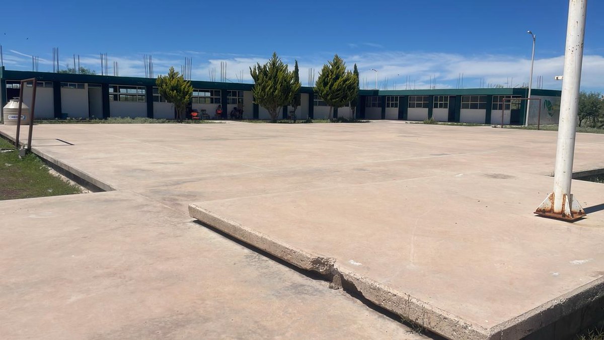 🚨 ¡ALERTA EN SANTO DOMINGO!
El presidente municipal Filiberto Rodríguez amenaza con un desalojo violento en contra del CECyTE, única opción de bachillerato para los jóvenes humildes del municipio.
¡No lo vamos a permitir! ✋🏽
#EducaciónParaElPueblo #RespetoEnSantoDomingoSLP