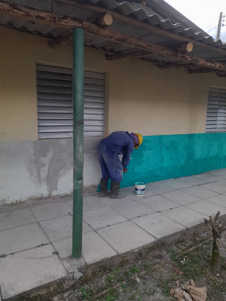 🔵🔴⚪ Así se ha ido transformado la escuela primaria Alfredo López ubicada en zonas montañosas del municipio Sagua de Tánamo en #Holguín.
#Proved pone todo su empeño para que este centro esté listo para iniciar el curso escolar 2025-2026.
#HonorHolguinero