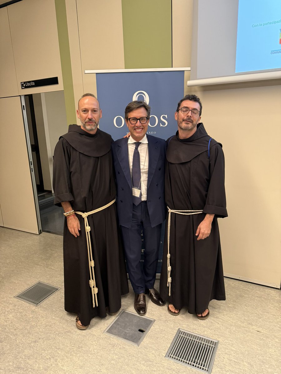 Sindaci, giovani, politici, religiosi, esperti, insieme per condividere un appello alla cooperazione, allo sviluppo e alla pace nel #Mediterraneo. Da Istanbul a Bastia, da Palermo a Napoli, la Summer School di #Oikosmediterraneo chiede rispetto dei diritti umani e si impegna per