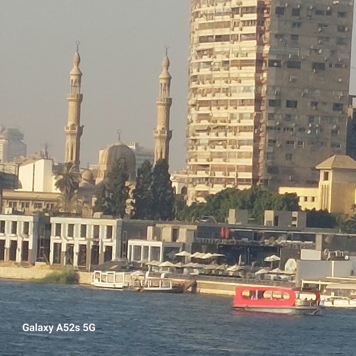 يا صاحب الوعد اذا بالسعادة موعدك فليكن هنا