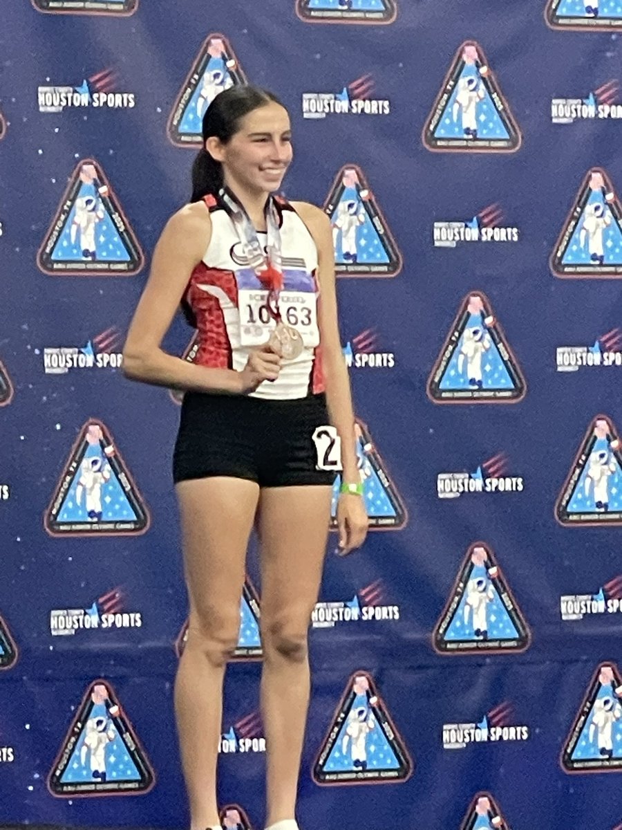 Casey does it again,
3rd place in the 800 with a PR of 2:12:06‼️🔥🔥🔥Ⓜ️ <a href="/caseyscherp/">Casey Scherpereel</a> 
#2xAllAmerican