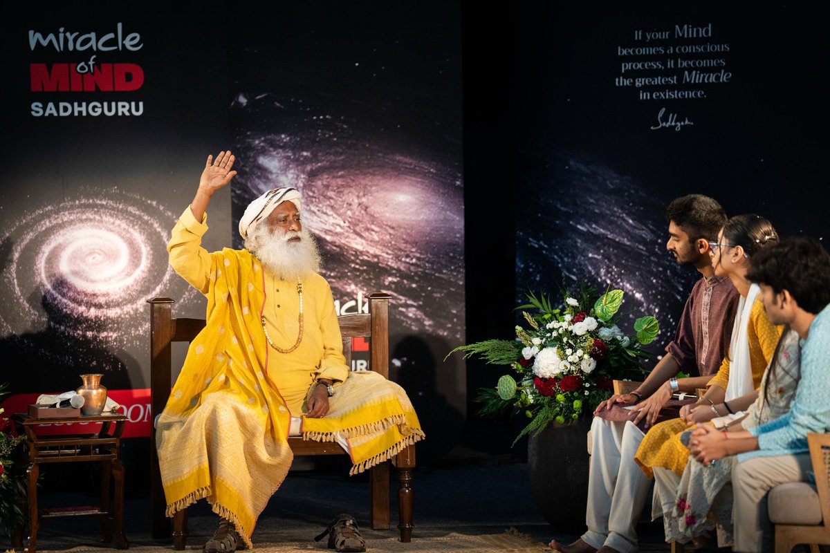 SadhguruJV's tweet image. Wonderful to be here at this premier medical institution, AIIMS. For all of you young people who are aspiring to become doctors, it is my wish and my blessing that all of you should become great doctors, that you use whatever you know with utmost care and involvement. That will…