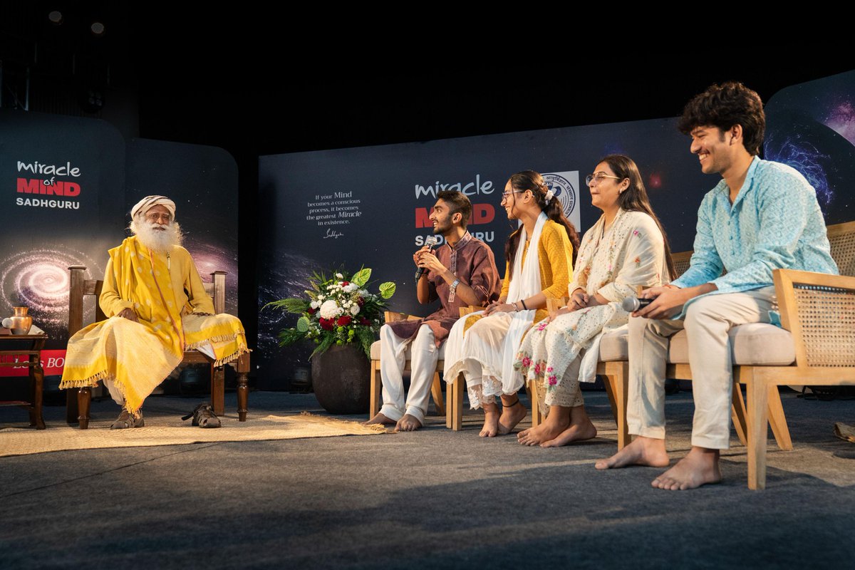 SadhguruJV's tweet image. Wonderful to be here at this premier medical institution, AIIMS. For all of you young people who are aspiring to become doctors, it is my wish and my blessing that all of you should become great doctors, that you use whatever you know with utmost care and involvement. That will…
