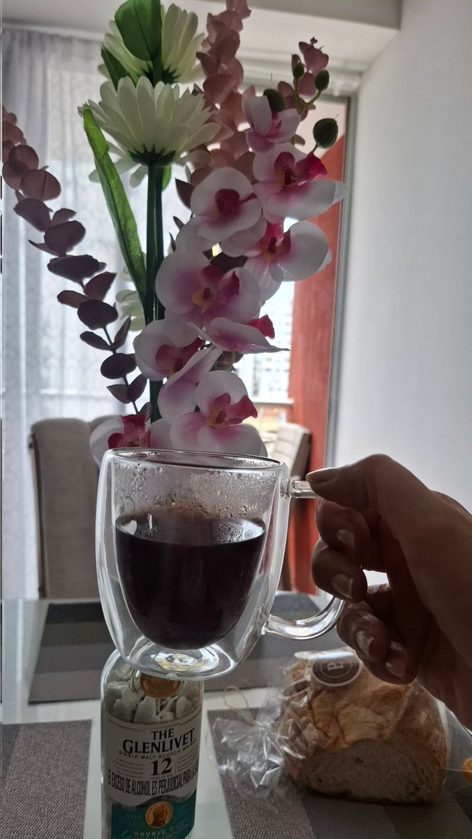 Luna_Rosada1000's tweet image. Hora de un café ...