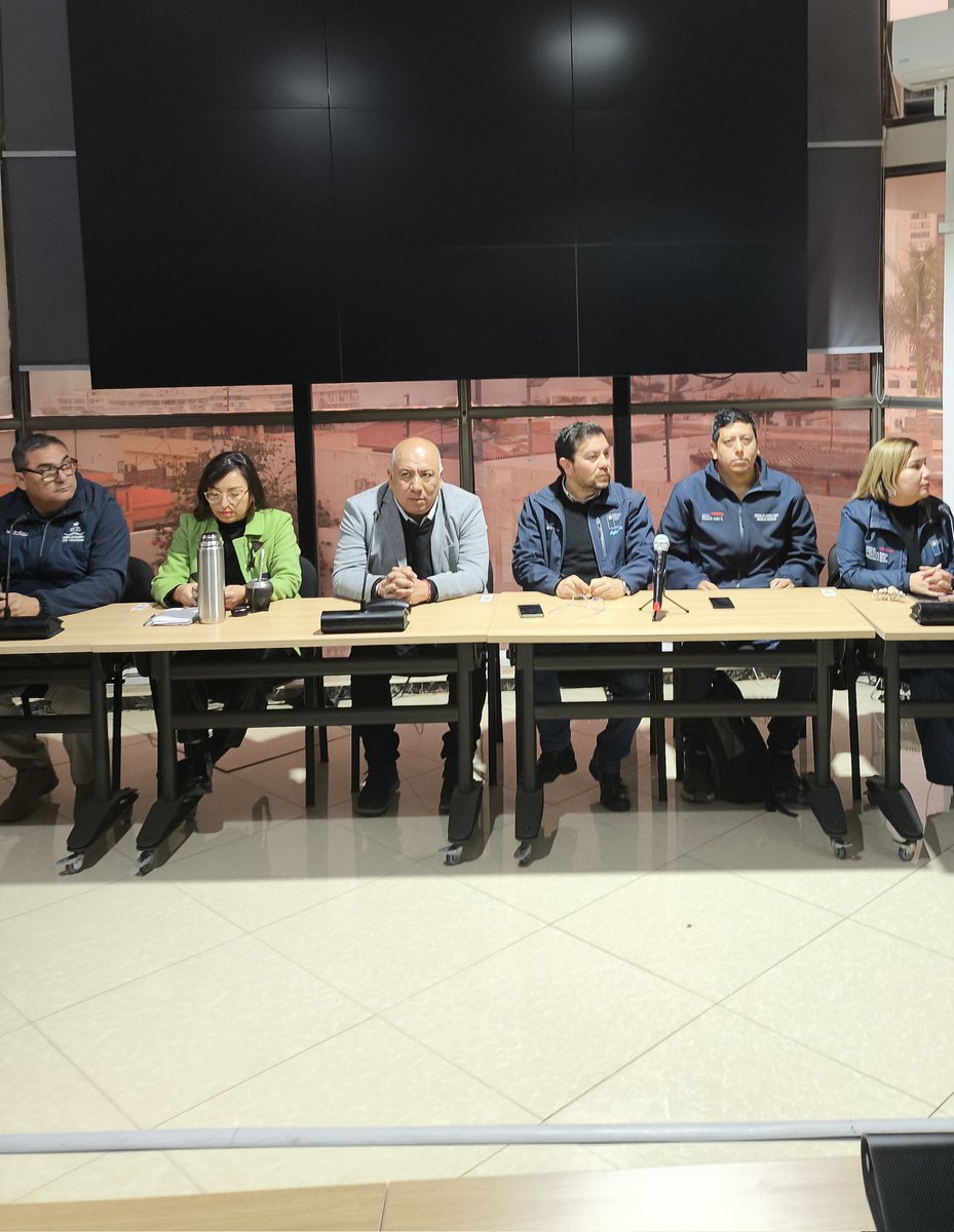 🌊 En medio de la emergencia provocada por el tsunami, el Seremi de Economía, Jorge Julio Robles, participa activamente en el COGRID regional junto al resto del gabinete, monitoreando la situación y coordinando acciones para proteger a la ciudadanía.