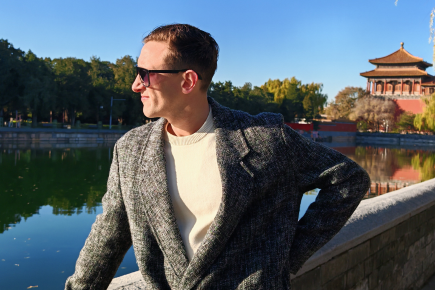 A WWII photo album. A viral TikTok. A global journey. 🌏 CLA alum Evan Kail (BA '12, <a href="/UMN_AMES/">UMN_AMES</a>) went from collectibles dealer to peace advocate, embraced by China.

🔗: ow.ly/BPo750WxvOE