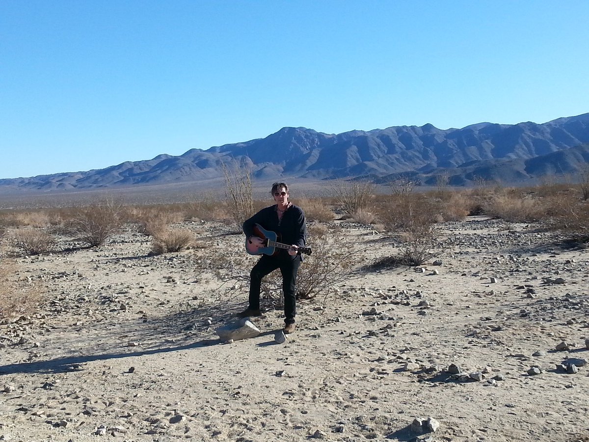Rox (@roxuniverse) on Twitter photo Rocking the desert a few years ago, I LOVE the desert, I’d like to move there some day… Rocking the desert a few years ago, I LOVE the desert, I’d like to move there some day…