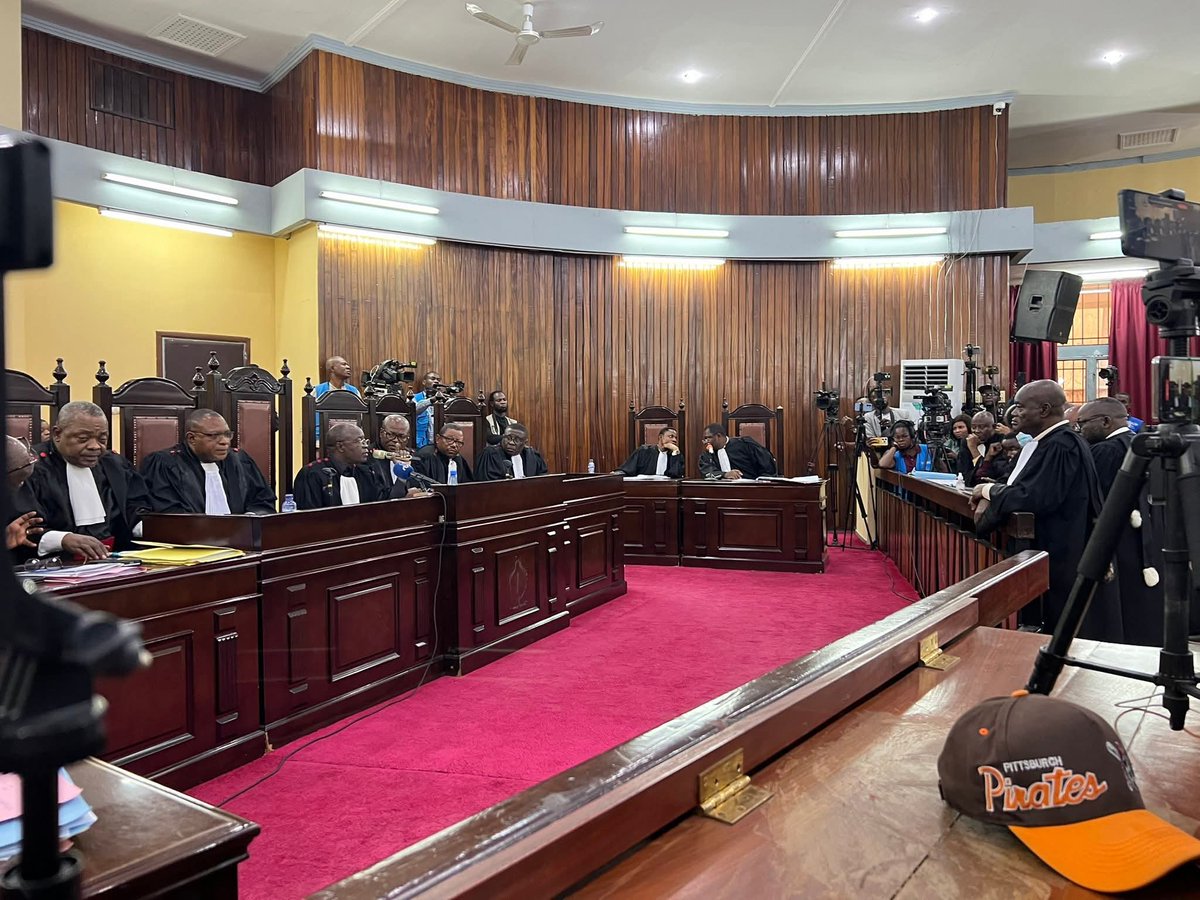Laetitia Muadi (@muadilaeticia) on Twitter photo #RDC🇨🇩 Vous avez dit "État de droit ? Voyons !
<a href="/ConstantMutamba/">Constant Mutamba</a> veut voir à la barre:
1. La première Ministre, <a href="/SuminwaJudith/">Judith SUMINWA TULUKA</a>
2. Rose Mutombo, ancienne ministre de la Justice
3. Ancien et nouveau IGF <a href="/ALINGETEJULES_K/">JULES ALINGETE KEY</a>
4. <a href="/DidierBudimbu/">Didier Budimbu Ntubuanga</a>, Ministre des Sports
5. Kisula Betika #RDC🇨🇩 Vous avez dit "État de droit ? Voyons !
<a href="/ConstantMutamba/">Constant Mutamba</a> veut voir à la barre:
1. La première Ministre, <a href="/SuminwaJudith/">Judith SUMINWA TULUKA</a>
2. Rose Mutombo, ancienne ministre de la Justice
3. Ancien et nouveau IGF <a href="/ALINGETEJULES_K/">JULES ALINGETE KEY</a>
4. <a href="/DidierBudimbu/">Didier Budimbu Ntubuanga</a>, Ministre des Sports
5. Kisula Betika