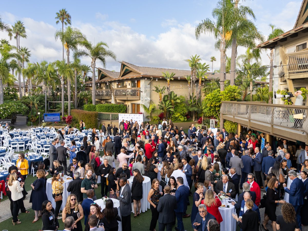 LEADSanDiego's tweet image. The 2025 Visionary Awards are coming this September to Humphrey&apos;s by the Bay! Join San Diego&apos;s most innovative leaders as we celebrate the changemakers reshaping our bi-national region. 

Tables and individual tickets still available! 
sdchamber.org/event/2025va/