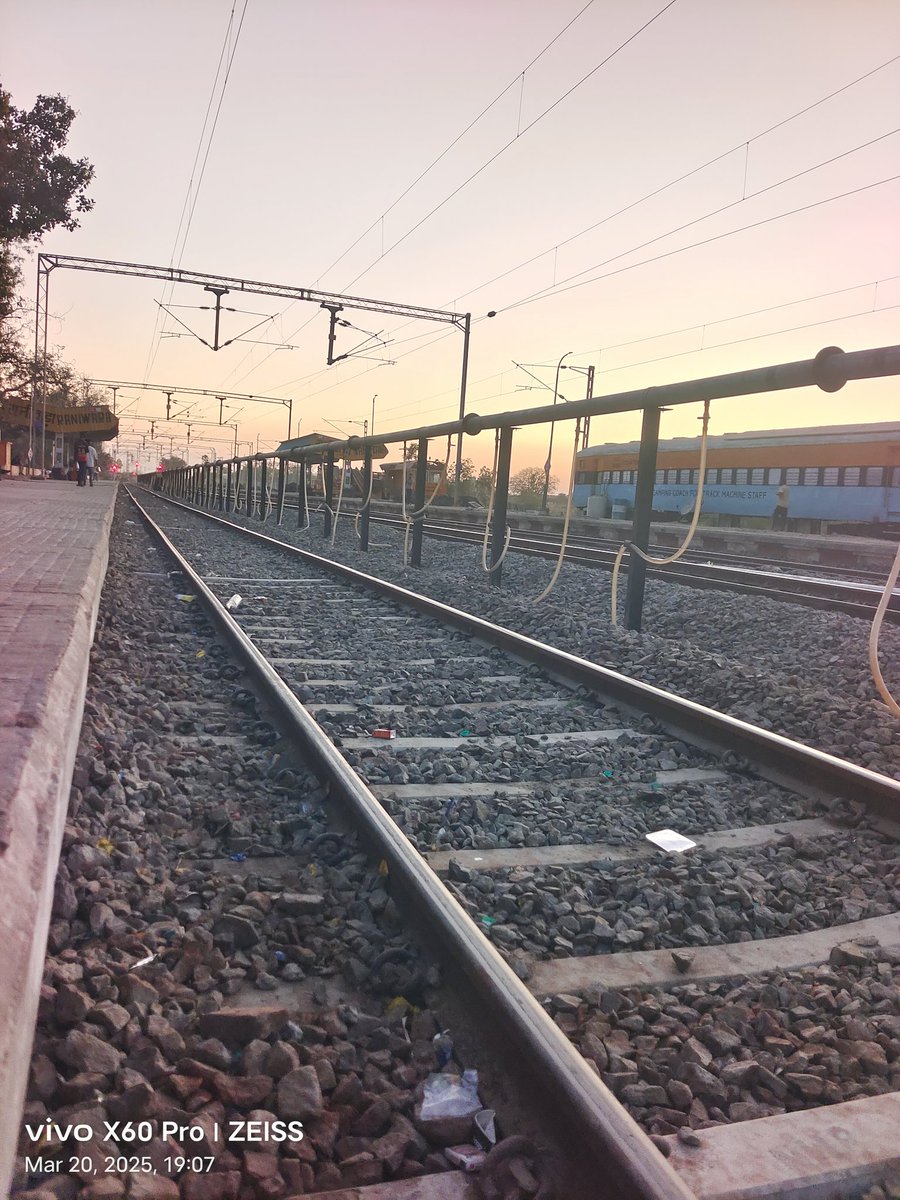 rail_tag (@chiragsuthar46) on Twitter photo рдорд╛рдиреНрдпрд╡рд░,
<a href="/GMNWRailway/">GM NWRailway</a> рдХреГрдкрдпрд╛ рд╕рдорджрдбрд╝реА-рднреАрд▓рдбрд╝реА рд╕реЗрдХреНрд╢рди рдЕрдиреНрддрд░реНрдЧрдд рд░рд╛рдиреАрд╡рд╛рдбрд╝рд╛ рд╕реНрдЯреЗрд╢рди рдкрд░ рд╡рд╛рд╢рд┐рдВрдЧ рд▓рд╛рдЗрди рдирд┐рд░реНрдорд╛рдг рдПрд╡рдВ рдЖрд╡рд╢реНрдпрдХ рдЕрдиреБрд░рдХреНрд╖рдг рд╕реБрд╡рд┐рдзрд╛ рд╕реНрдерд╛рдкрд┐рдд рд╣реЗрддреБ рдХрд╛рд░реНрдпрд╡рд╛рд╣реА рдХрд░рд╛рд╡реЗред рдЬреЛрдзрдкреБрд░ рдбрд┐рд╡рд┐рдЬрди рдХрд╛ рдУрд░ рдЙрддреНрддрд░ рдкрд╢реНрдЪрд┐рдо рд░реЗрд▓рд╡реЗ рдЬреЙрди рдХрд╛ рдЖрдЦрд┐рд░реА рд╕реНрдЯреЗрд╢рди рд╣реИ ред
<a href="/DRMJodhpurNWR/">DRM JODHPUR</a> рдорд╛рдиреНрдпрд╡рд░,
<a href="/GMNWRailway/">GM NWRailway</a> рдХреГрдкрдпрд╛ рд╕рдорджрдбрд╝реА-рднреАрд▓рдбрд╝реА рд╕реЗрдХреНрд╢рди рдЕрдиреНрддрд░реНрдЧрдд рд░рд╛рдиреАрд╡рд╛рдбрд╝рд╛ рд╕реНрдЯреЗрд╢рди рдкрд░ рд╡рд╛рд╢рд┐рдВрдЧ рд▓рд╛рдЗрди рдирд┐рд░реНрдорд╛рдг рдПрд╡рдВ рдЖрд╡рд╢реНрдпрдХ рдЕрдиреБрд░рдХреНрд╖рдг рд╕реБрд╡рд┐рдзрд╛ рд╕реНрдерд╛рдкрд┐рдд рд╣реЗрддреБ рдХрд╛рд░реНрдпрд╡рд╛рд╣реА рдХрд░рд╛рд╡реЗред рдЬреЛрдзрдкреБрд░ рдбрд┐рд╡рд┐рдЬрди рдХрд╛ рдУрд░ рдЙрддреНрддрд░ рдкрд╢реНрдЪрд┐рдо рд░реЗрд▓рд╡реЗ рдЬреЙрди рдХрд╛ рдЖрдЦрд┐рд░реА рд╕реНрдЯреЗрд╢рди рд╣реИ ред
<a href="/DRMJodhpurNWR/">DRM JODHPUR</a>