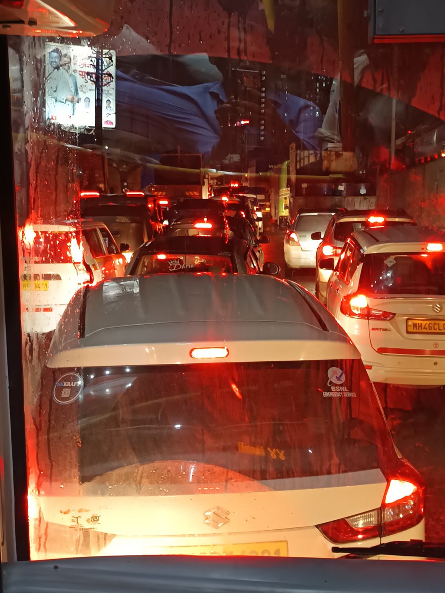 aslamshaikh12's tweet photo. @ThaneCityPolice since morning I have tweeted almost 4 -5 times regarding traffic issue but neither you or your on field officers are interested in clearing the mess. If they cannot manage traffic suspend, transfer or move them. Lots of people stuck in jam going home. https://t.co/NFuBfAbXan