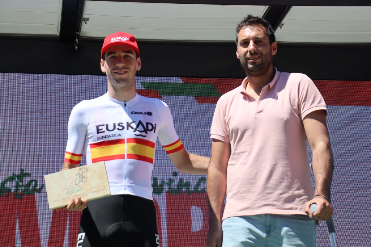 ClasicaCyL (@cccadalsa) on Twitter photo #VueltaProvinciaZamora25
🏆 ¡GANADOR DE LA TERCERA ETAPA!
🚴🏻♂️Yago Aguirre (<a href="/FundaCiclisEusk/">Euskadi Fundazioa</a>) #VueltaProvinciaZamora25
🏆 ¡GANADOR DE LA TERCERA ETAPA!
🚴🏻♂️Yago Aguirre (<a href="/FundaCiclisEusk/">Euskadi Fundazioa</a>)