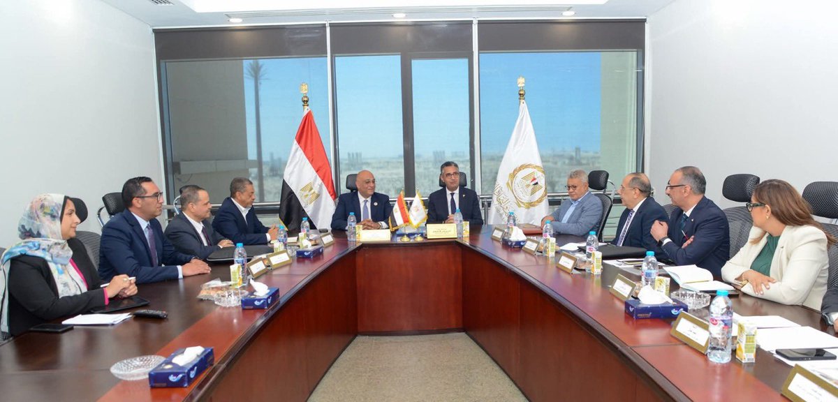 في إطار دعم جهود الدولة لتعزيز الأمن الغذائي وتحديث توزيع السلع.
عقد اجتماع بين  الأستاذ باسل رحمي، الرئيس التنفيذي لجهاز تنمية المشروعات و وزير التموين الدكتور شريف فاروق.