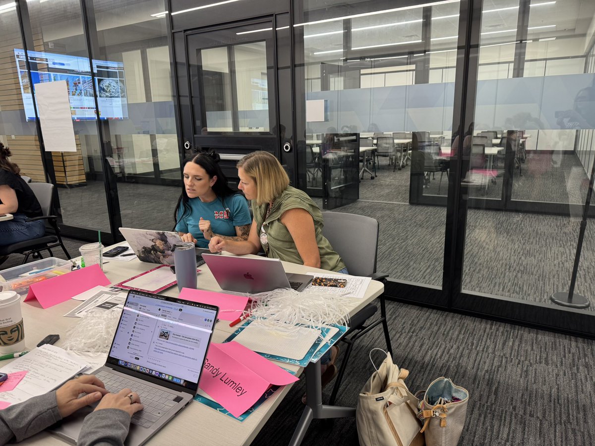 Lori Mowl tweet media