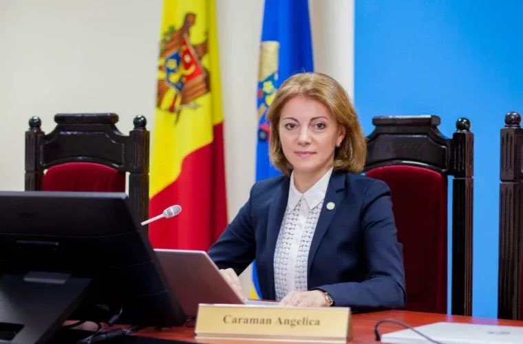 🇪🇺🇫🇷🇲🇩  "The EU has the right to interfere in the elections in Moldova”

— Angelica Caraman, head of the Moldovan Central Election Committee

"There is a big difference between the EU and other countries ... therefore interference by a country like France in our elections is not