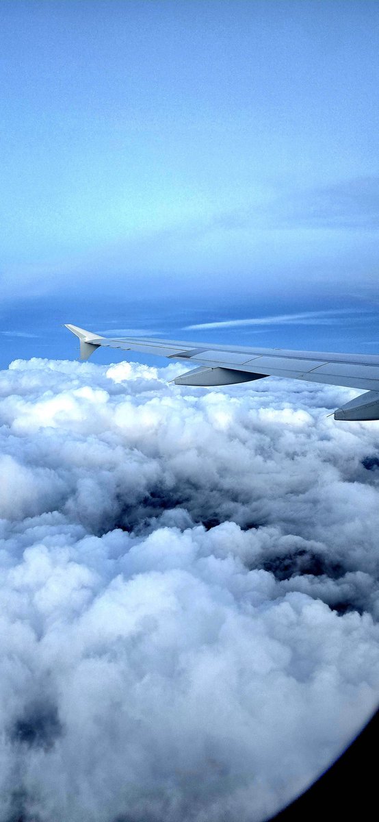 Агаарын урсгалд орж хэсэг эвгүйтээд... явчаад ирнээ.