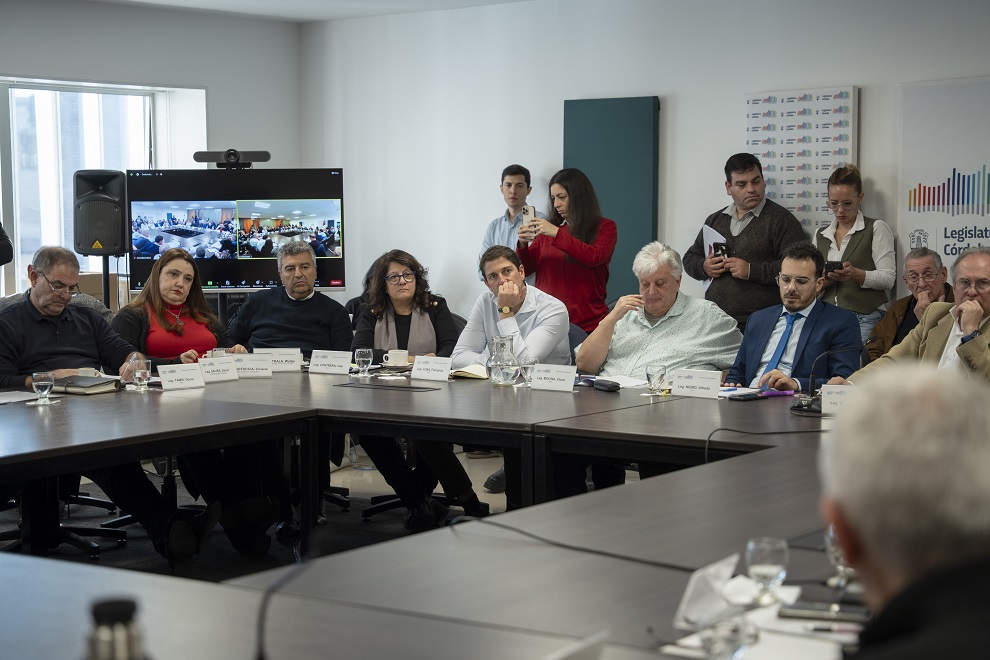 📑En reunión de comisiones conjuntas recibimos a funcionarios provinciales, dirigentes del campo, representantes consorcios camineros, con el objetivo de tratar el proyecto de ley 43253, que establece el Sist. de Gestión Integral de Caminos Rurales No Pavimentados de la Prov.