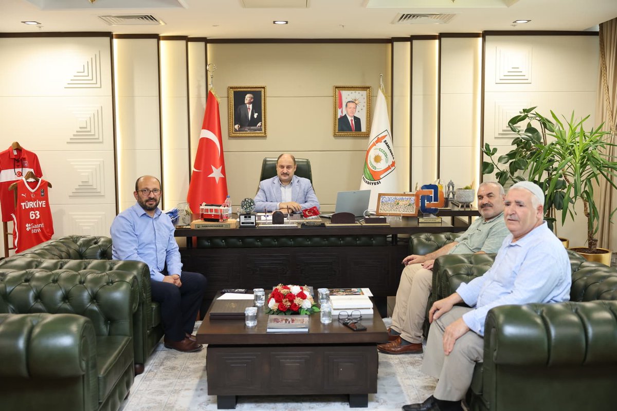 Aybir Dernek Başkanı Ahmet Erdal ve beraberindeki heyet, Şanlıurfa Büyükşehir Belediye Başkanımız Mehmet Kasım Gülpınar'ı ziyaret ettiler.

Nazik ziyaretlerinden dolayı kendilerine teşekkür ederiz.