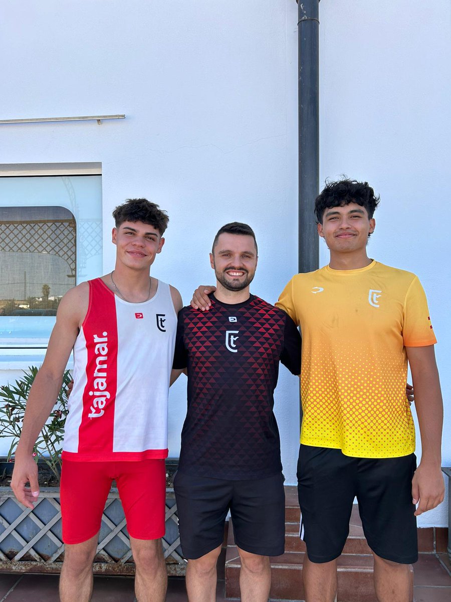 Nuestros atletas, que participaron en el Cto. España sub 20 de salto de pértiga.  Mario Álvarez quedó en 6º posición y David Cuesta 8º.  A descansar y coger fuerzas.