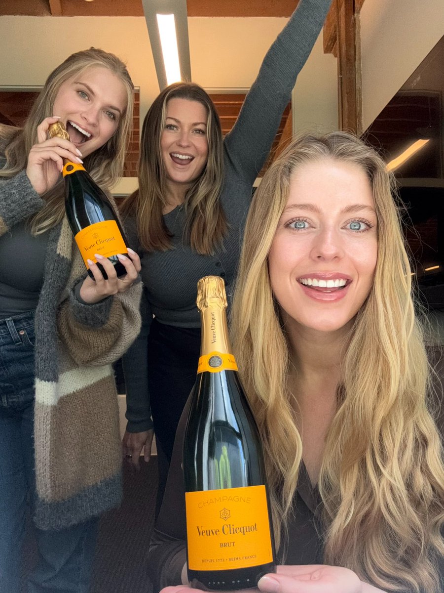 Building eng teams @ seed is fun work too! 

We sent them engineers. 

They sent us champagne. 

I think we all won! 🥂