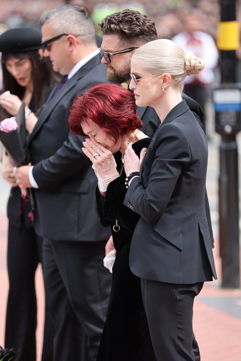 My heart hurts for her. Please lift a prayer up for Sharon Osbourne in her time of need. 💔🙏