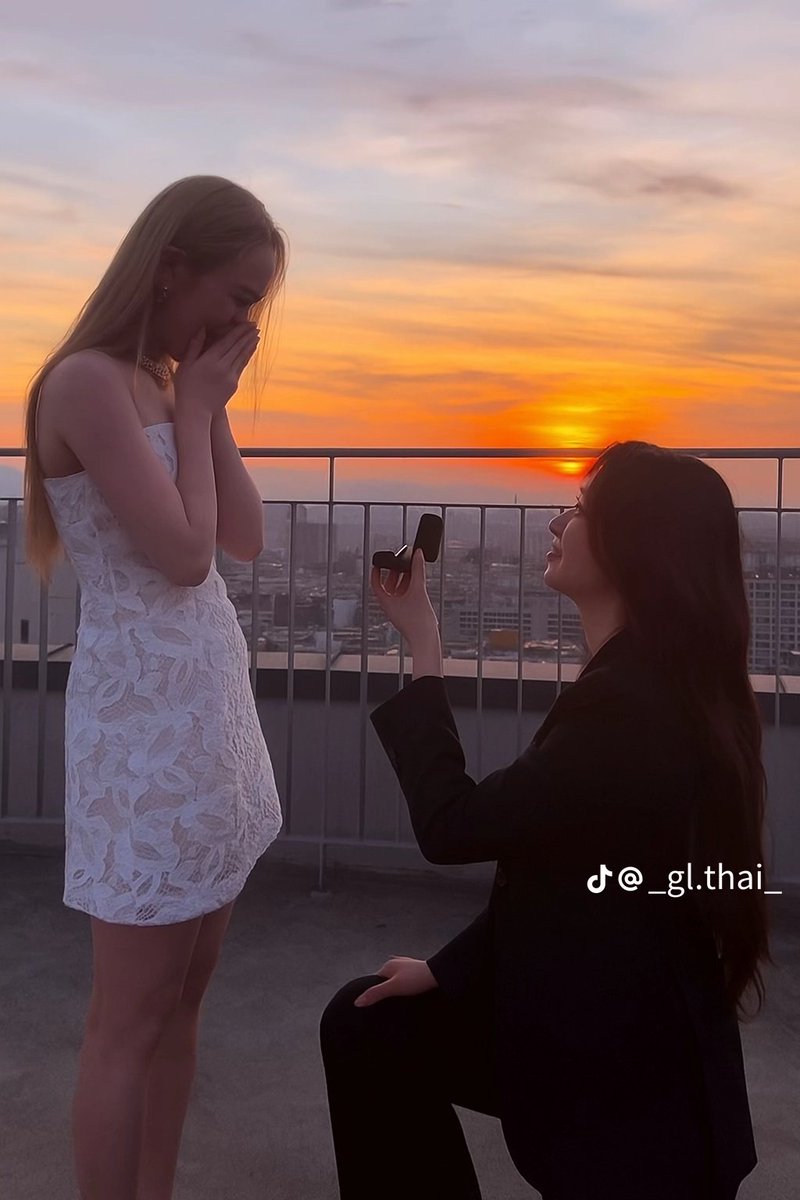 Vai todo mundo pro c****** 

#viewjune