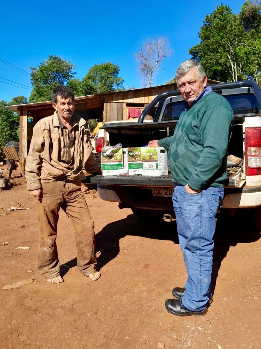 IMaCMnes's tweet photo. Entrega de biofertilizantes y semillas de estación en Gobernador Roca

El Coordinador Zonal del IMaC José kirilinko visitó a la familia Schwatz Antonio, en el lote 13, ruta 6 del municipio de Gobernador Roca, límite con Campo Viera y Santo Pipó. https://t.co/pG9jsRdxi4