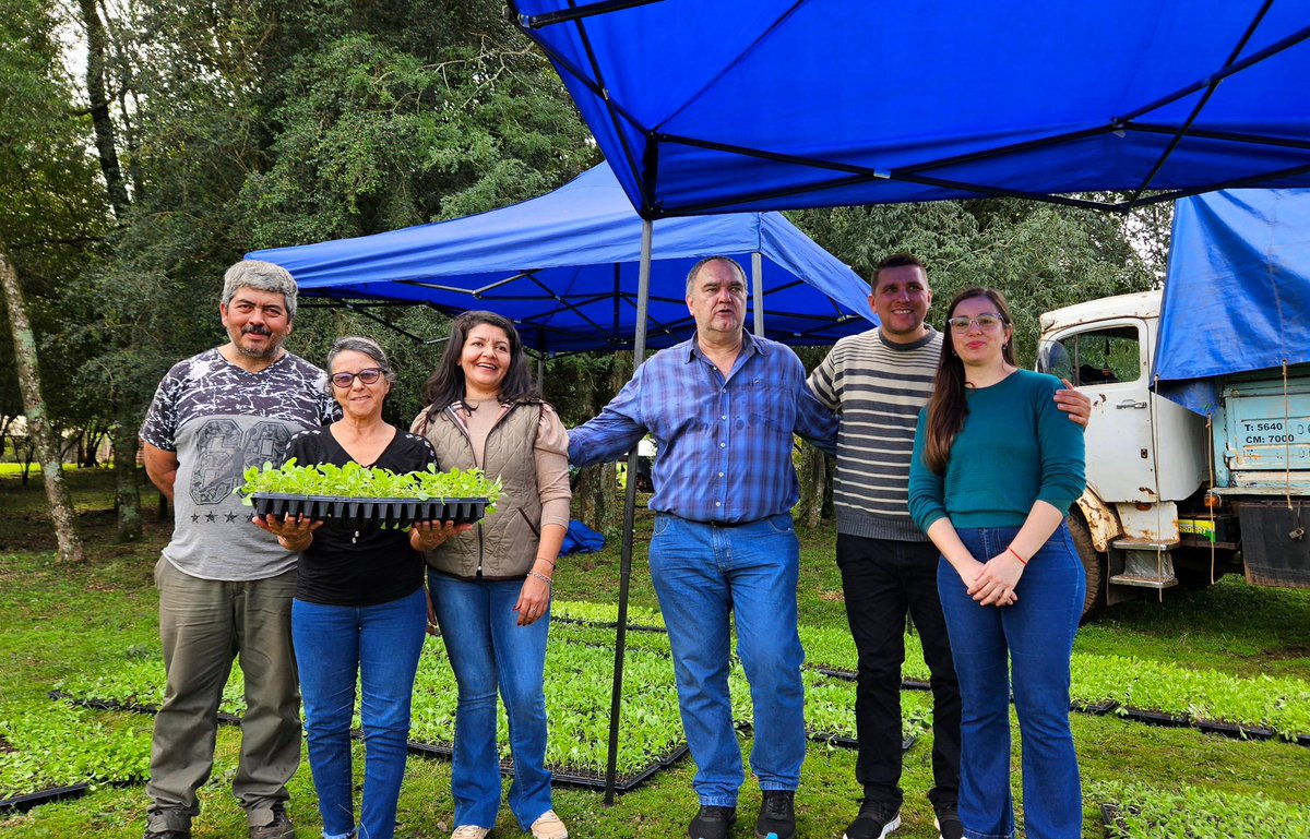 Entrega de bandejas de plantines en Profundidad

El día miércoles asistimos a productores de la localidad de Profundidad con la entrega de 150 bandejas de plantines hortícolas.