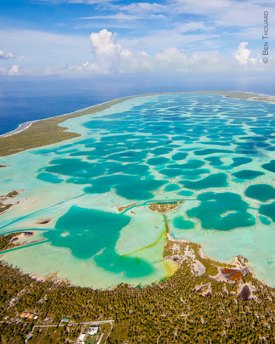 🌊 Une barrière de corail à part... C’est le tout premier atoll que l’on aperçoit en arrivant de l’ouest. Un joyau discret des Tuamotu, unique en son genre, aux allures de Grande barrière de corail.

Découvrez ce lieu fascinant dans votre magazine #RevaTahiti 👉
