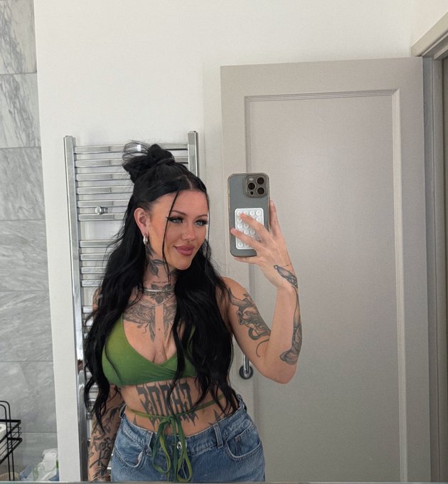 Watch NIAMH VELVET 55% OFF's leaked NSFW photo on TwXstars