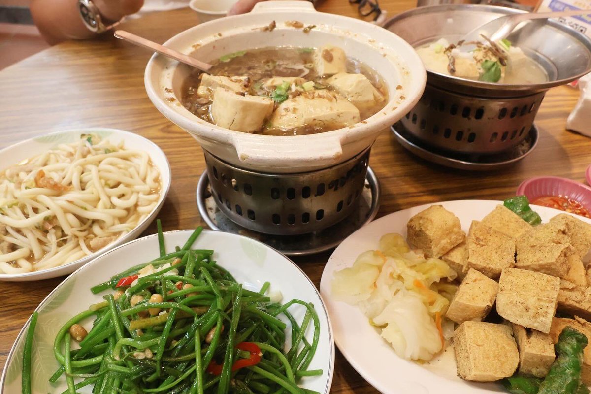 雙月のピリ辛コマ混ぜ麺
萬記手工水餃の水餃子いろいろ
燕山湯圓の鹹湯圓
深坑、小師父の臭豆腐フルコース