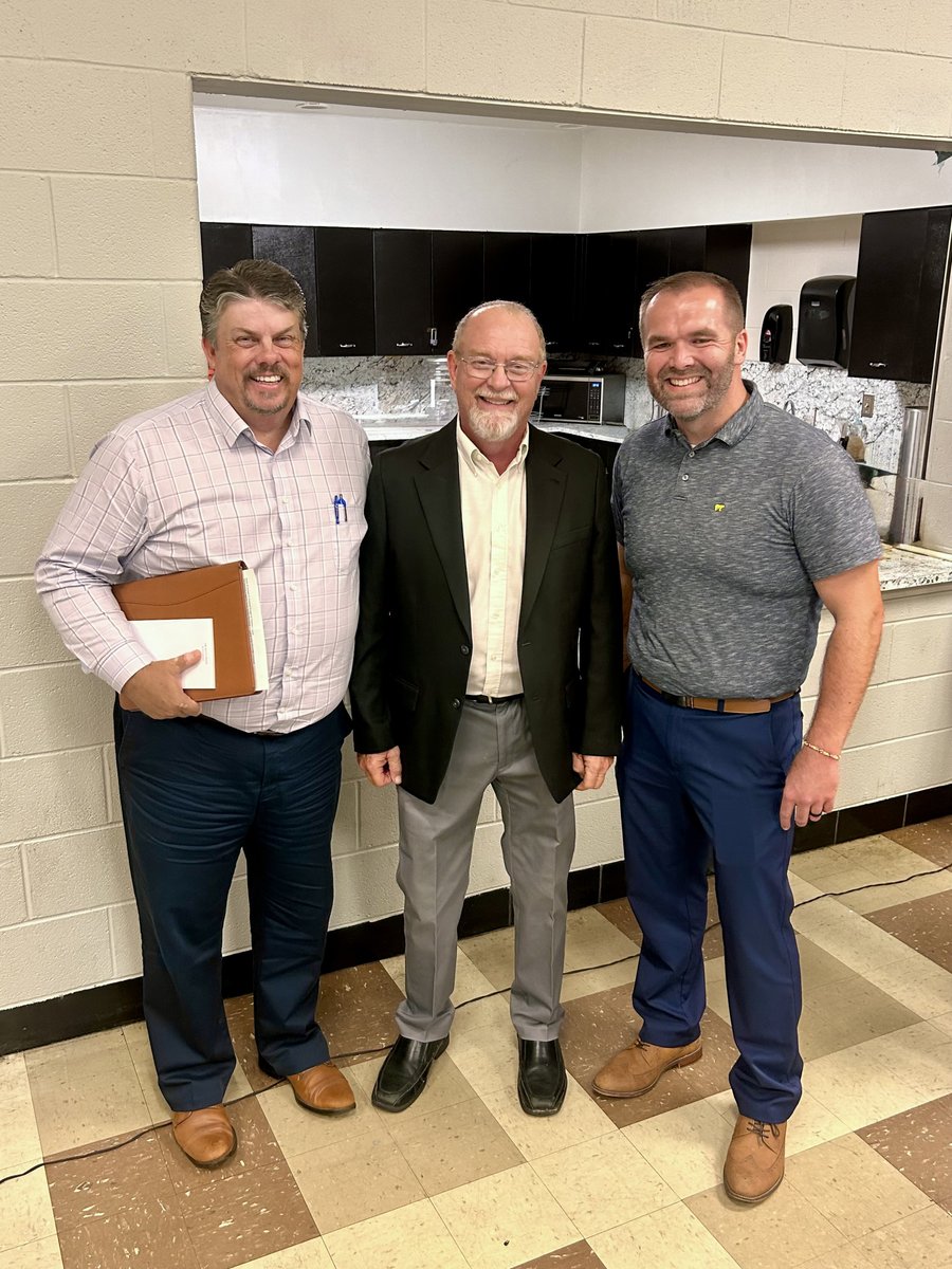Congrats to Merit Smith on being sworn in as Scioto County Commissioner on July 29! Selected to fill the seat of the late Cathy Coleman, Smith brings a strong commitment to public service. We wish him success in this new role.
🔗 ow.ly/lwNv50Wxjpg
