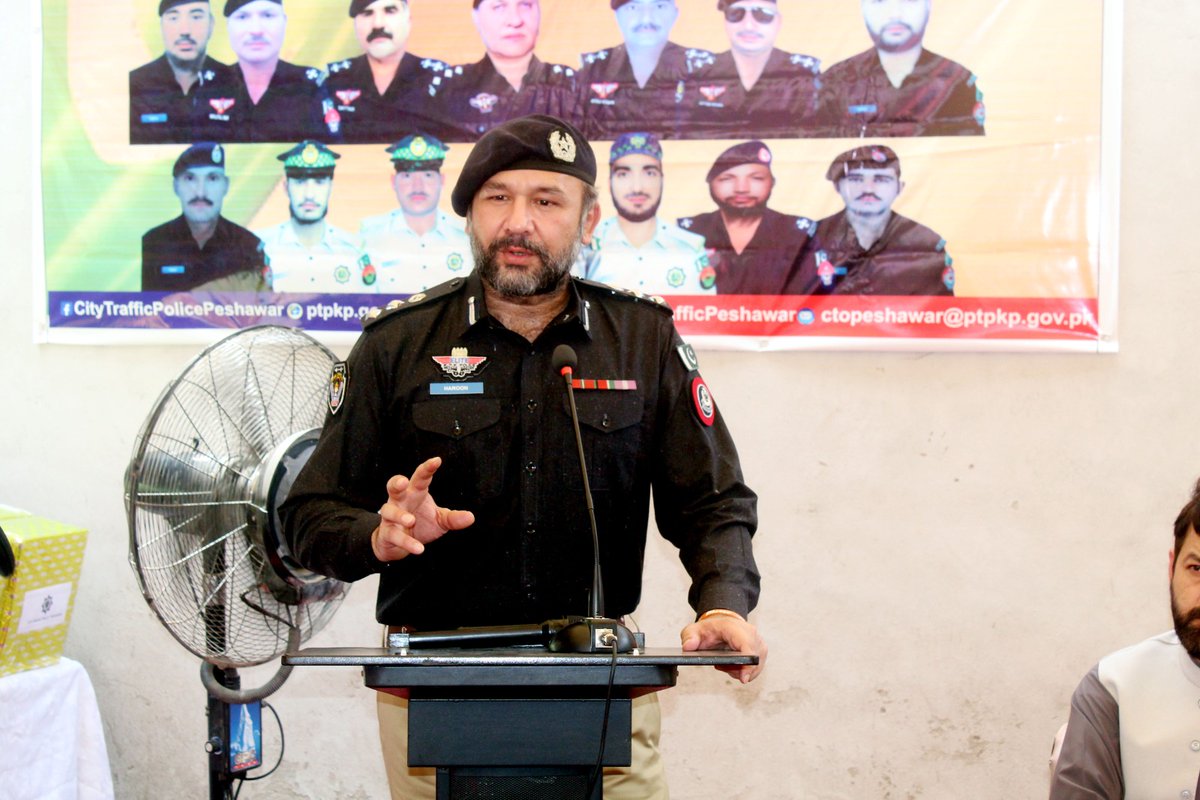 سٹی ٹریفک پولیس پشاور کے زیر اہتمام چیف ٹریفک آفیسر  کی سربراہی میں یوم شہدائے پولیس کی مناسبت سے ٹریفک ہیڈ کوارٹرز پشاور میں پر وقار تقریب‘ تقریب میں ایس پی ٹریفک ہیڈ کوارٹرز ‘ ڈپٹی ڈائیرکٹر آئی ٹی ‘ ڈی ایس پی ہیڈکوارٹرز ، ڈی ایس پی ایم ایل اے اور دیگر کی شرکت