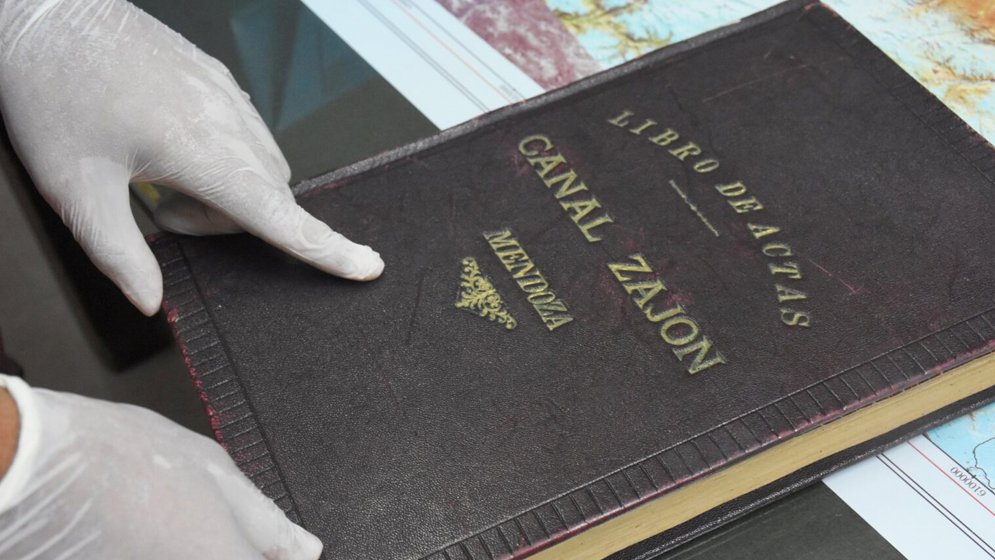 🔵Lanzan una plataforma web que recopila la historia de la gestión del agua en Cuyo

Se trata de un espacio digital de acceso abierto llevado a cabo por especialistas del CONICET, archivos públicos y organismos de gestión del agua.

Nota completa👉 mendoza.conicet.gov.ar/lanzan-una-pla…