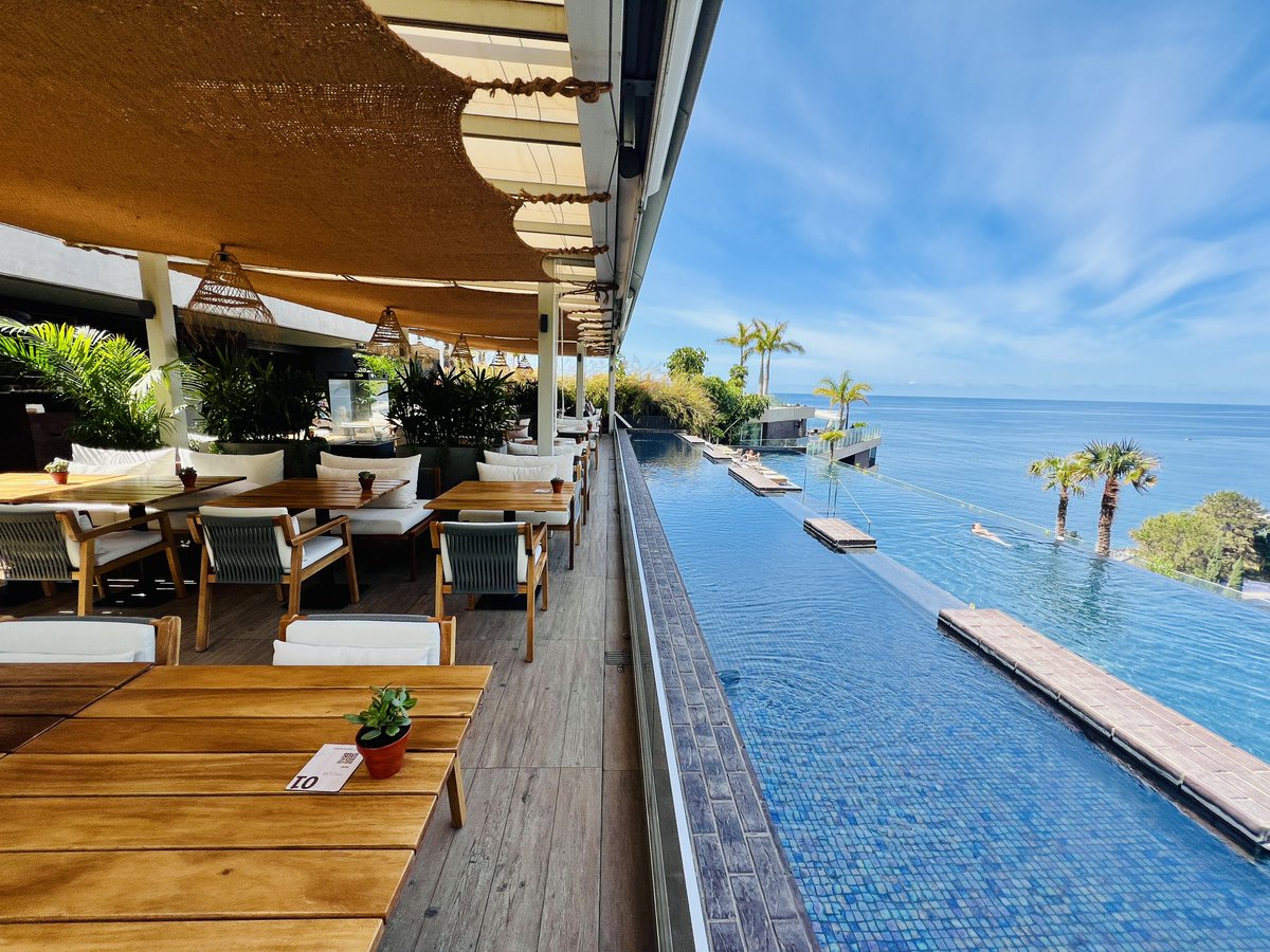 Kevinosjcp1's tweet image. ISLAND LIFE 😎☀️🌊🌴🍽️🍹💙🙏🏻 #LunchwithaView #MadeiraIsland