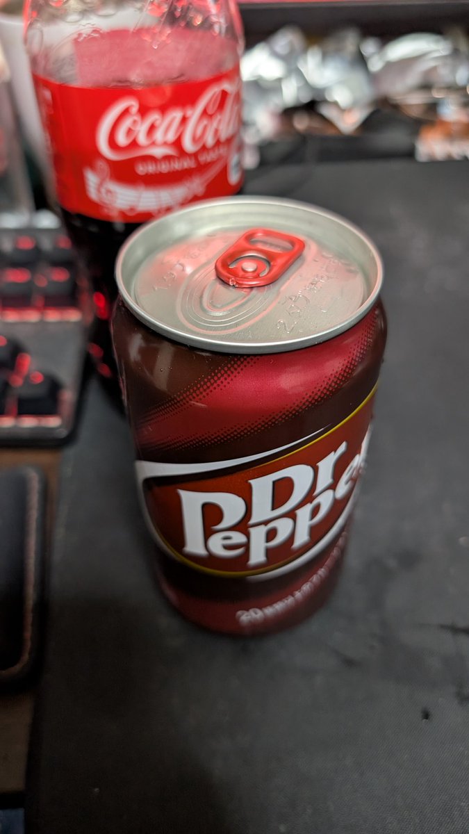 え！？！？！？？！？？ ドクペのプルタブが赤いの初めて見たんだが