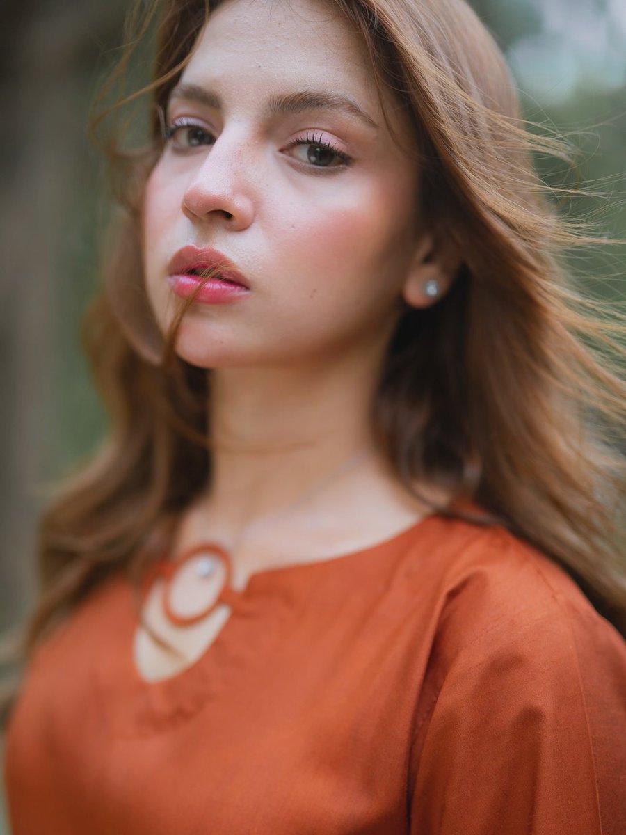_secret19__'s tweet photo. OMGG okayy guys I'm dead Dananeer Mobeen face card is so insanely ethereal i mean girlll LOOK AT YOU????? PLS LOOK AT YOU!!! GORGEOUS....🍁🫠
#dananeermobeen https://t.co/rCYwsa7nM5