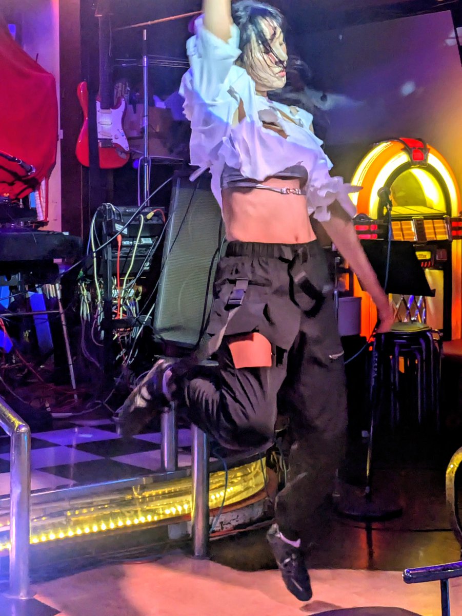 この人だけは男の俺から見てもほんまカッコいい。
ちょっと歌の上手さにも驚いた。いやあ凄いですわ。
8/17は数多あるLIVE撮影会とか撮影オッケーLIVEの決定版になるのは間違いない。