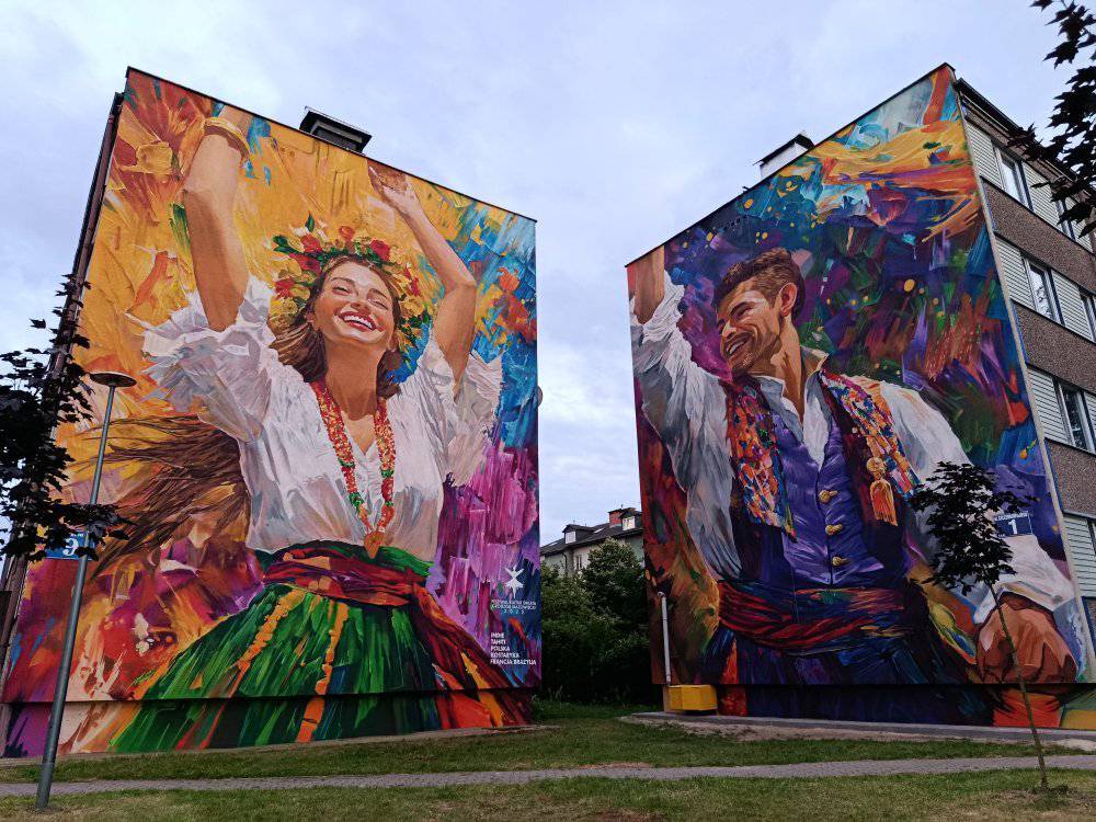 Co roku w Grodzisku Mazowieckim, z okazji upamiętnienia kolejnych edycji Festiwalu Kultur Świata, w jakimś punkcie miasta jest malowany mural przez artystów z grupy WypiszWymaluj

No i w sumie tyle, wrzucam bo zajebiste 😊
