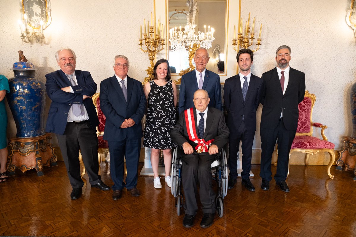 O Eng. António Oliveira, Presidente da OLI, associada do Cluster Habitat Sustentável, foi condecorado pelo Presidente da República Portuguesa com a Grã-Cruz da Ordem do Mérito Empresarial – Classe do Mérito Industrial! 👏

ℹ️ Saiba mais aqui: linkedin.com/posts/oli-sist…