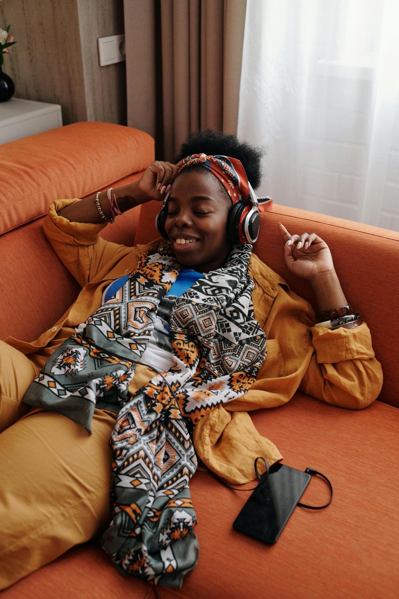 #HummbleBumble | Join <a href="/KingBash_Ent/">#HeistOutNow</a> on the #CapricornAdventure for a musical guessing game.    

He’s humming a song - can you figure out the artist and the title? Join the fun on WhatsApp: 079 899 6226.
